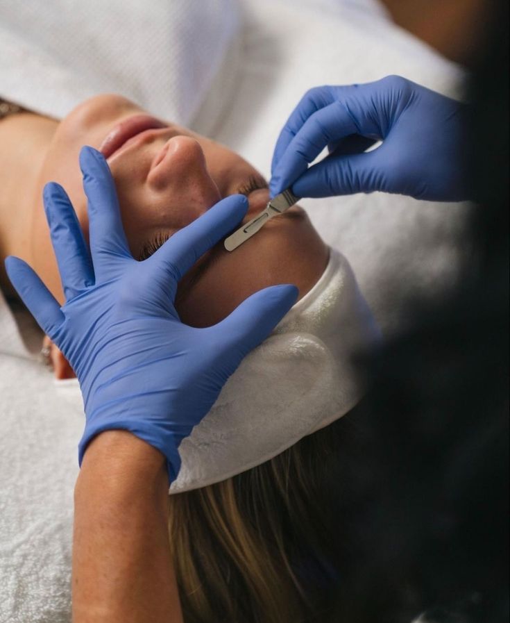 Dermaplaning- Exfolierande & lystergivande